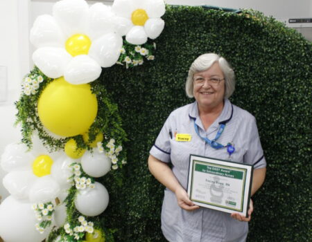 Tracey Rowe with her DAISY certificate