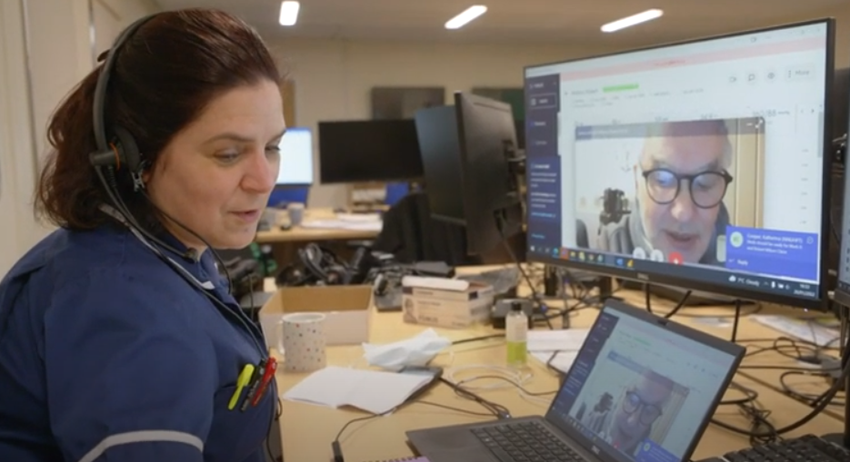 Clinician speaking with a patient remotely on a virtual ward